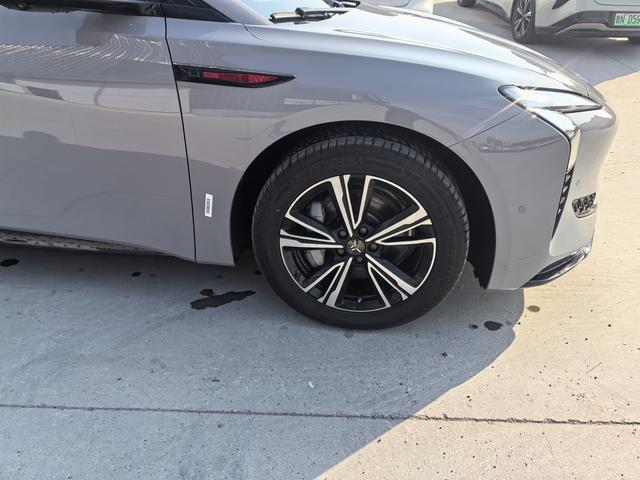 HongQi EH7 2024 car image #13