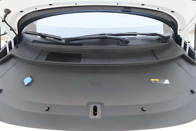 Li i8 2025 image de voiture #13