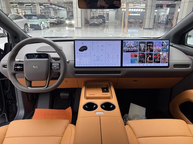 Li i8 2025 image de voiture #13