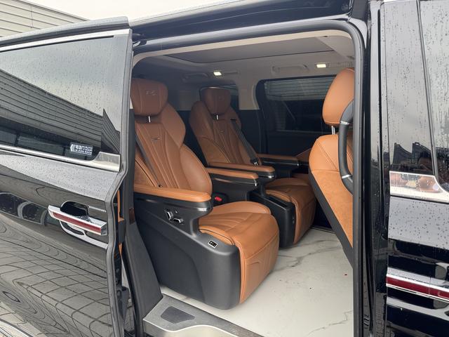 HongQi HQ9 2023 #13 HongQi HQ9 2023 car image #13