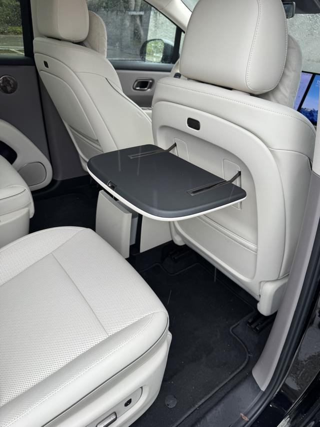 Li i8 2025 image de voiture #13