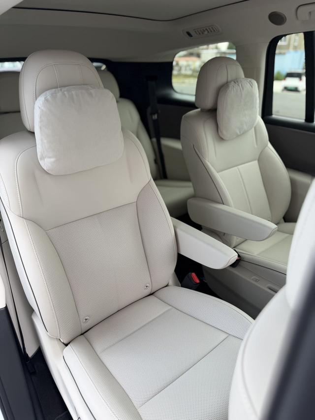 Li i8 2025 image de voiture #13