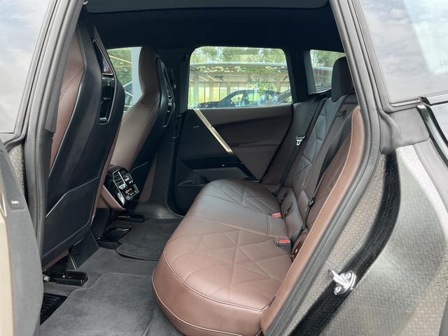 BMW iX 2024 immagine di auto #13