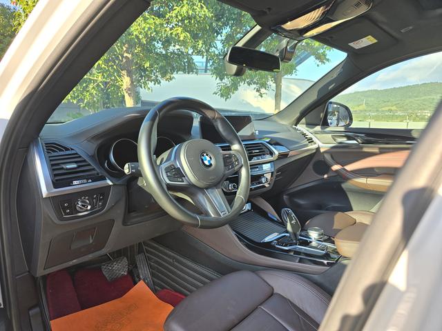 BMW X4 2019 car image #13