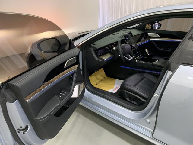 哪吒汽车 哪吒S 2023 汽车图片 #13