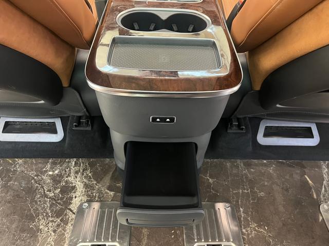 HongQi HQ9 2023 #13 HongQi HQ9 2023 car image #13