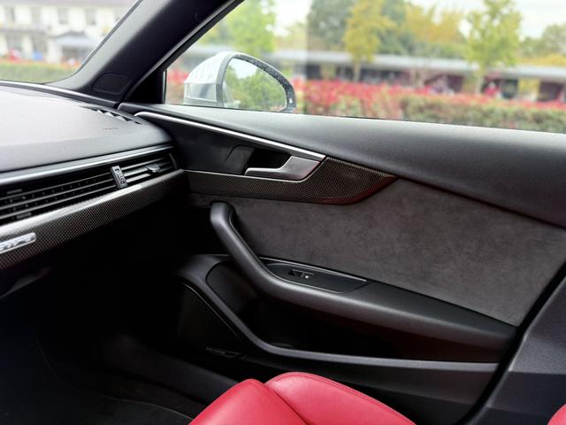 Audi S4 2019 car image #13