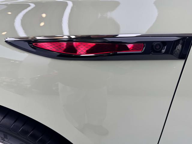 HongQi EH7 car image #13