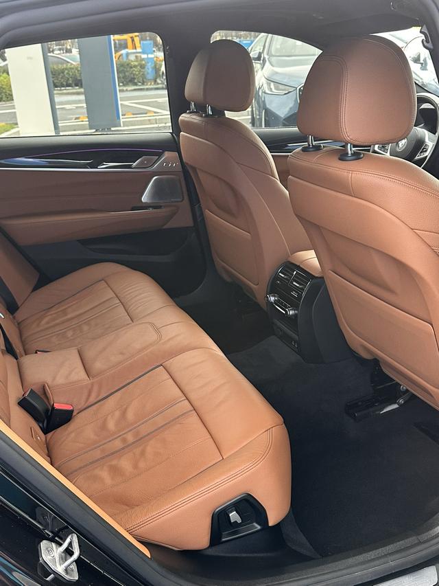 BMW 6 Series GT 2022 #13 BMW 6 Series GT 2022 car image #13