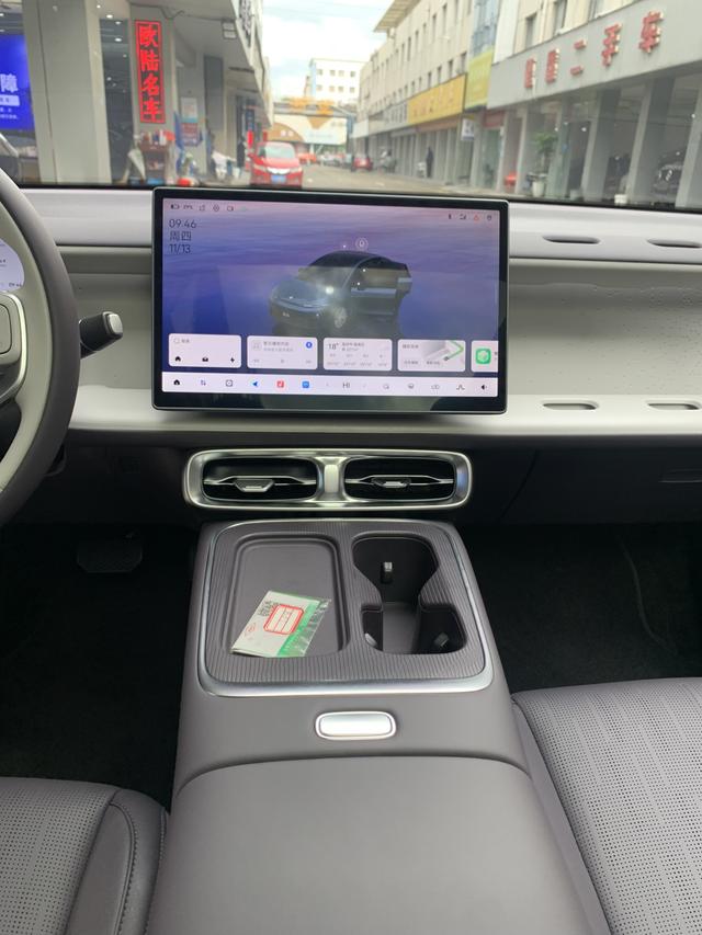 零跑汽车 零跑B01 2025 汽车图片 #13