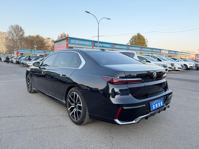 BMW iX M60 2023 car image #13