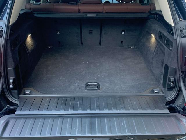 BMW X7 M60i 2019 car image #13