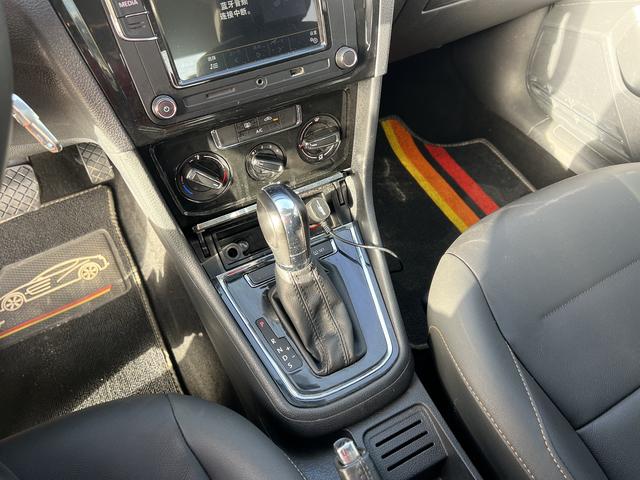 Volkswagen Bora 2017 imagen de coche #13