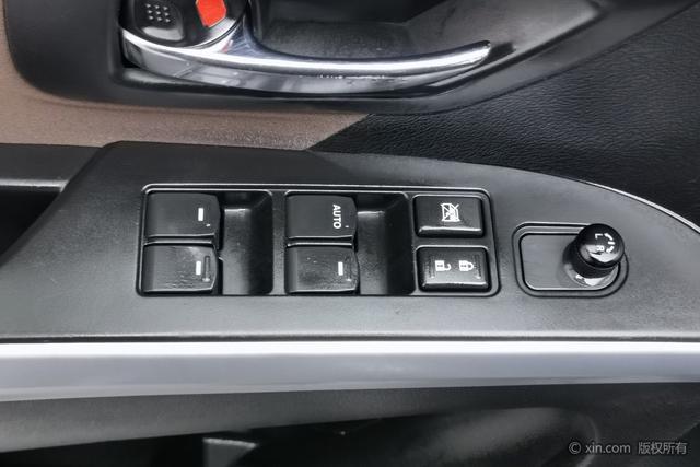 Suzuki SX4 S-CROSS 2018 image de voiture #13