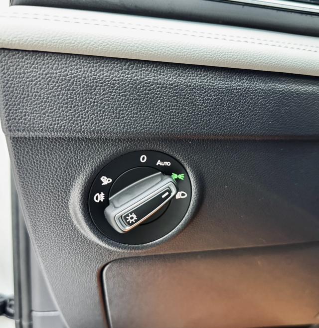 Volkswagen Tiguan L 2023 car image #13