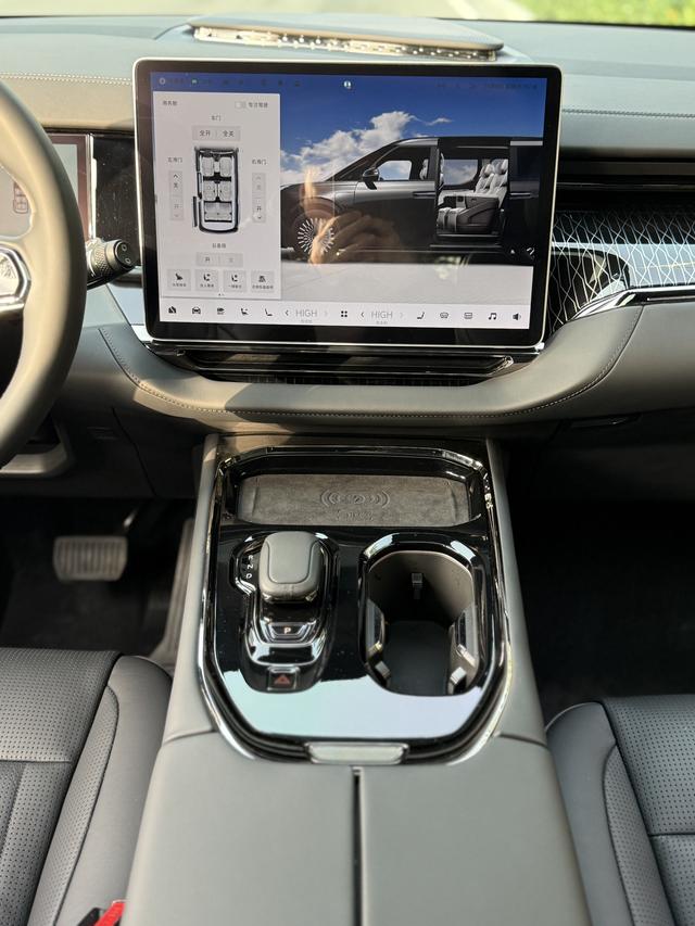 Zeekr 2024 car image #13