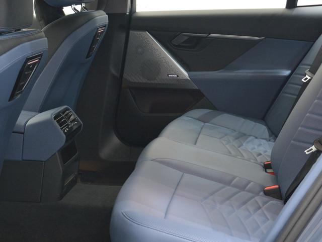 BMW i5 2024 car image #13