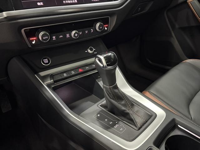 Audi Q3 2022 car image #13