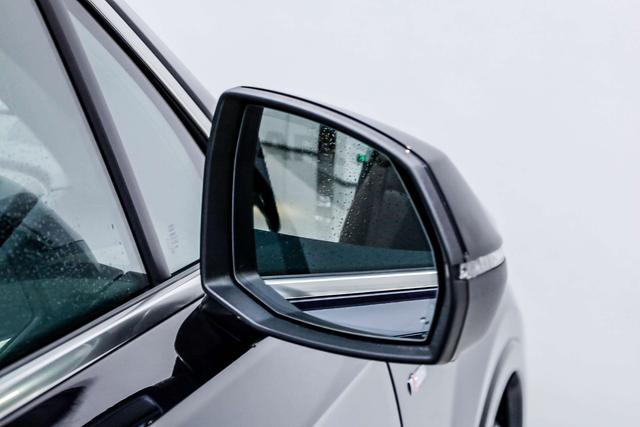 Audi Q7 2021 car image #13