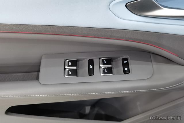 Livan 7 2023 car image #13
