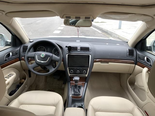 Skoda Octavia 2011 car image #13