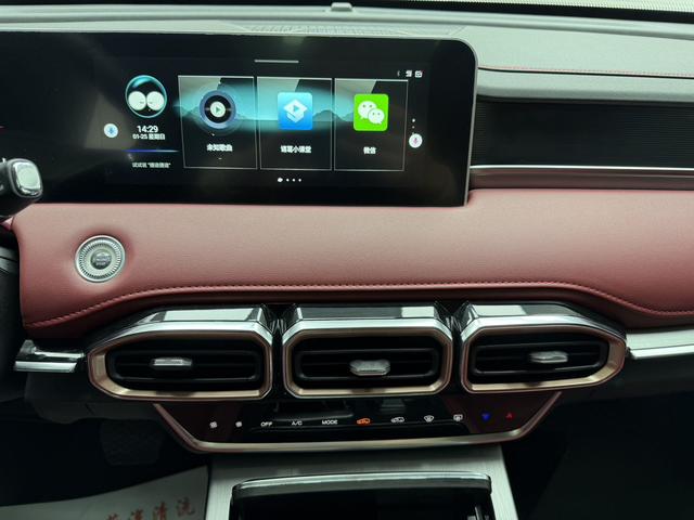 Jetour X70 PLUS 2022 car image #13