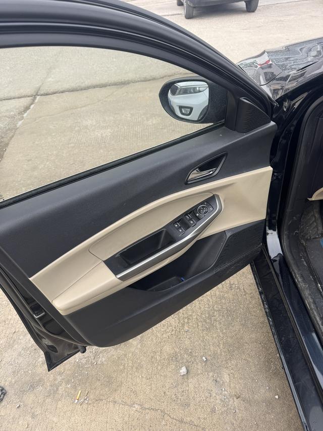 Ford Escort 2015 изображение автомобиля #13