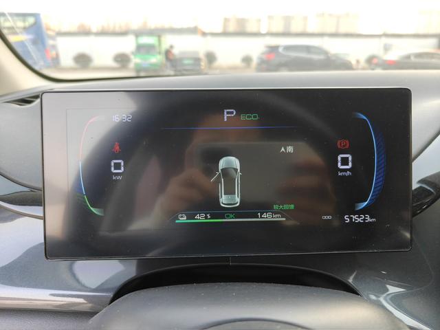 BYD e2 2023 immagine di auto #13