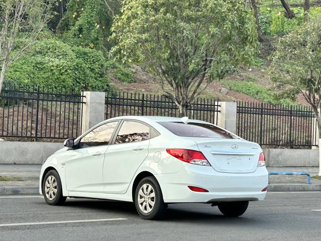 Hyundai Reina 2013 car image #13