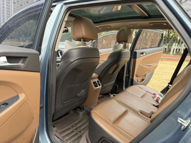 Hyundai Tucson 2015 immagine di auto #13