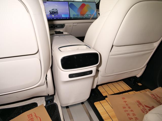 Deepal S09 2025 car image #13