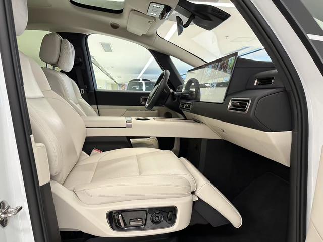 理想汽车 理想MEGA 2025 汽车图片 #13