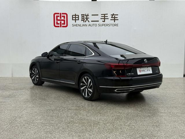 Volkswagen Passat 2023 car image #13