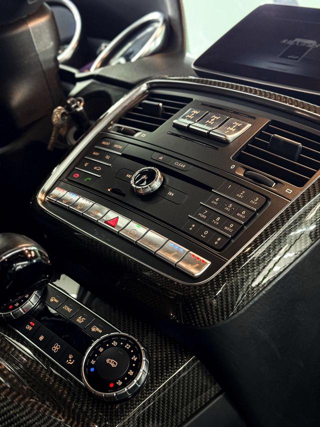 Mercedes-Benz 2019 car image #13