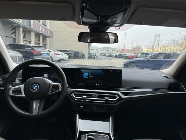 BMW i3 2023 immagine di auto #13