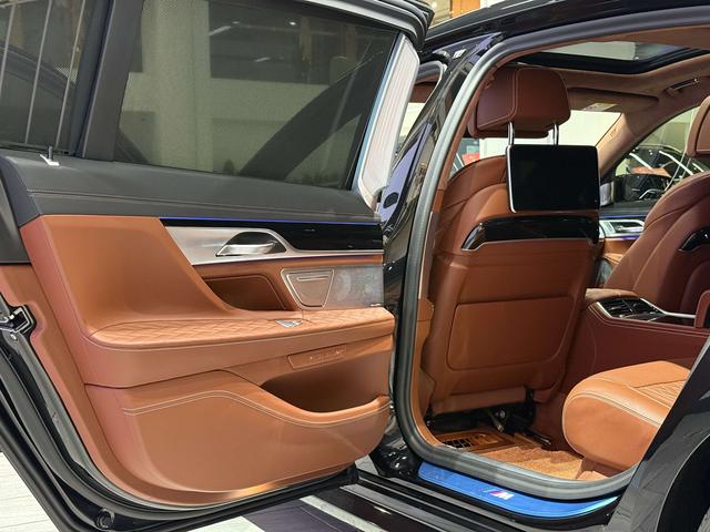 BMW 7 Series 2021 car image #13