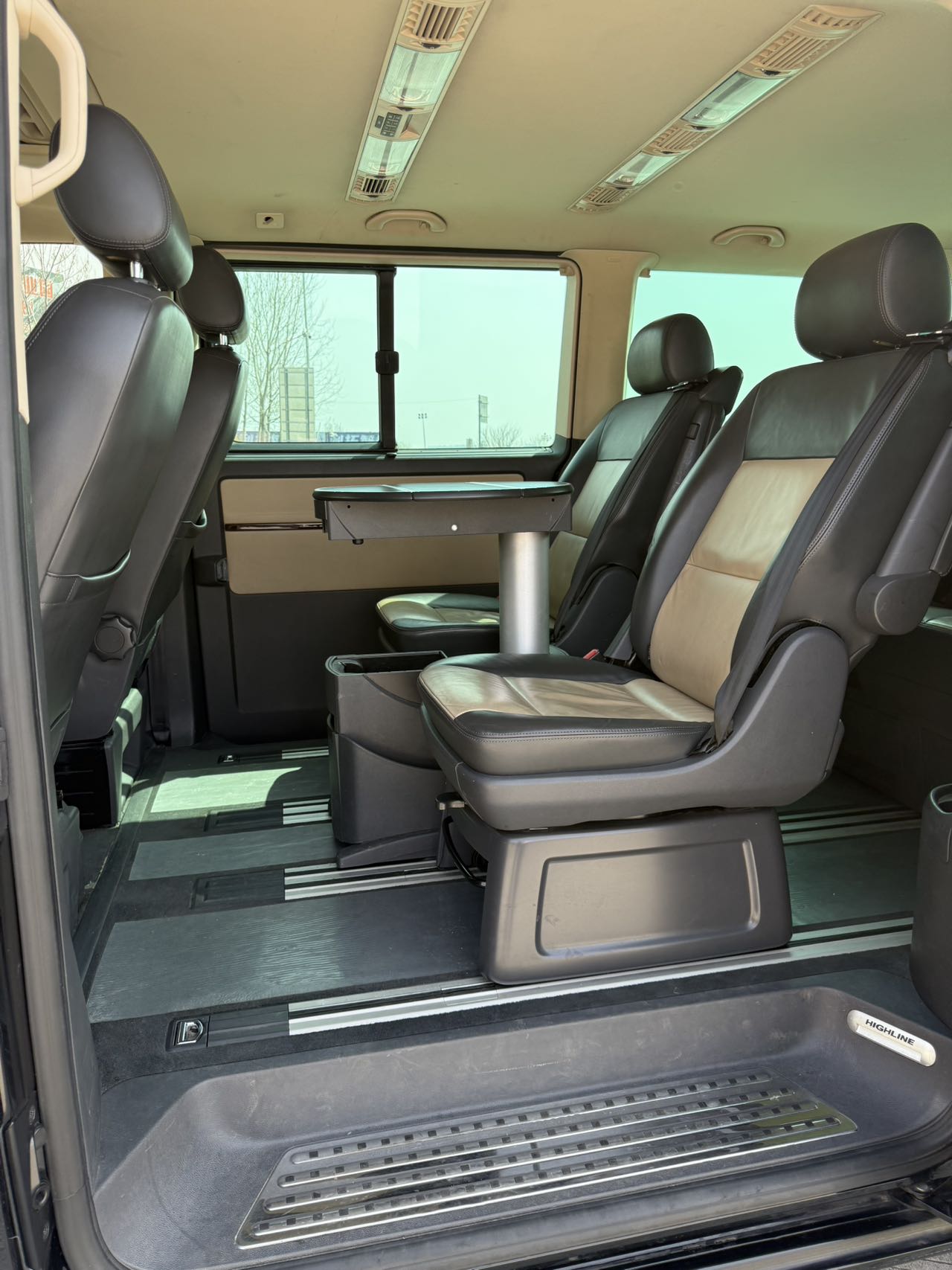 Volkswagen Multivan 2015 car image #13