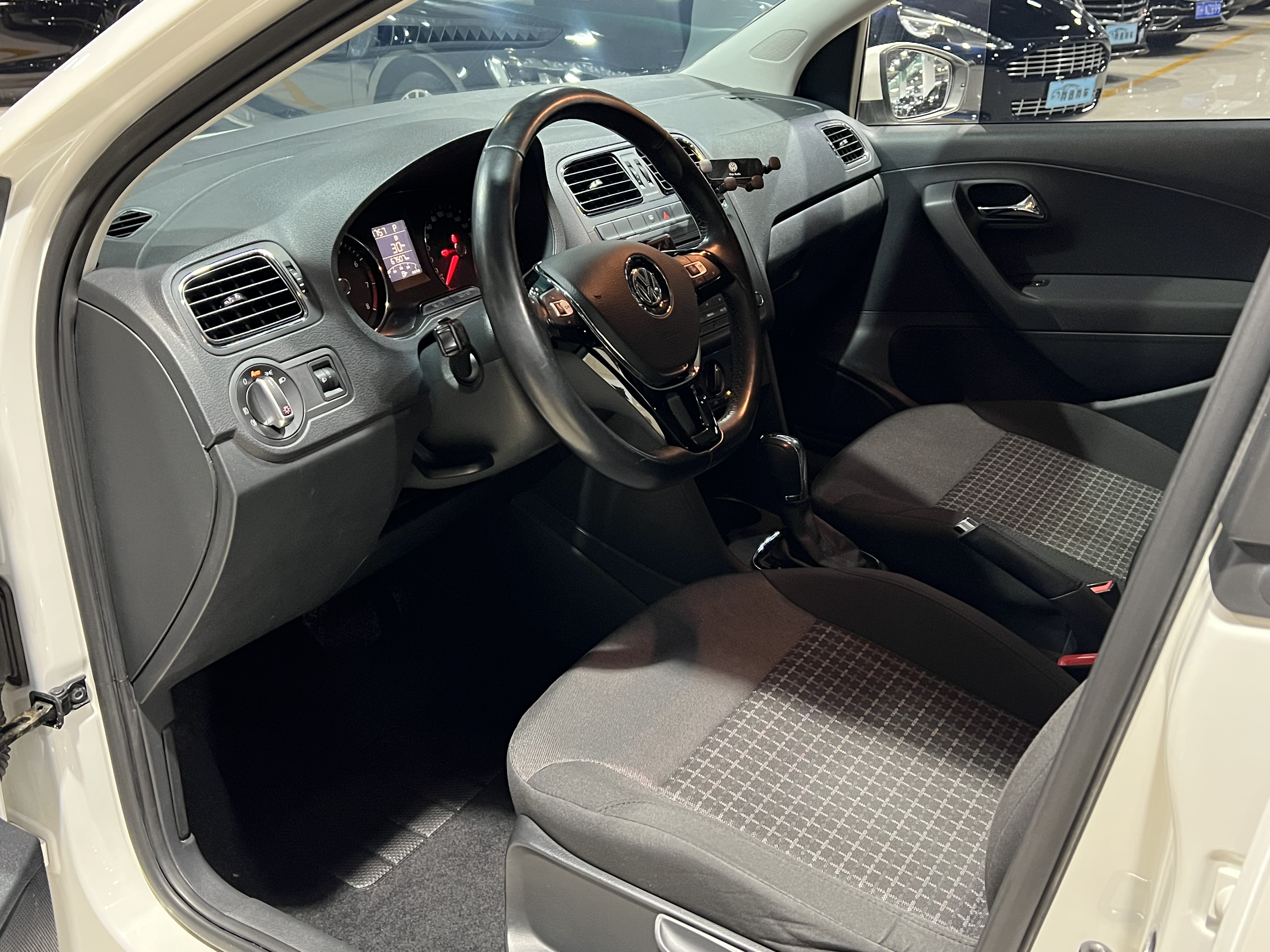 Volkswagen Polo 2016 immagine di auto #13