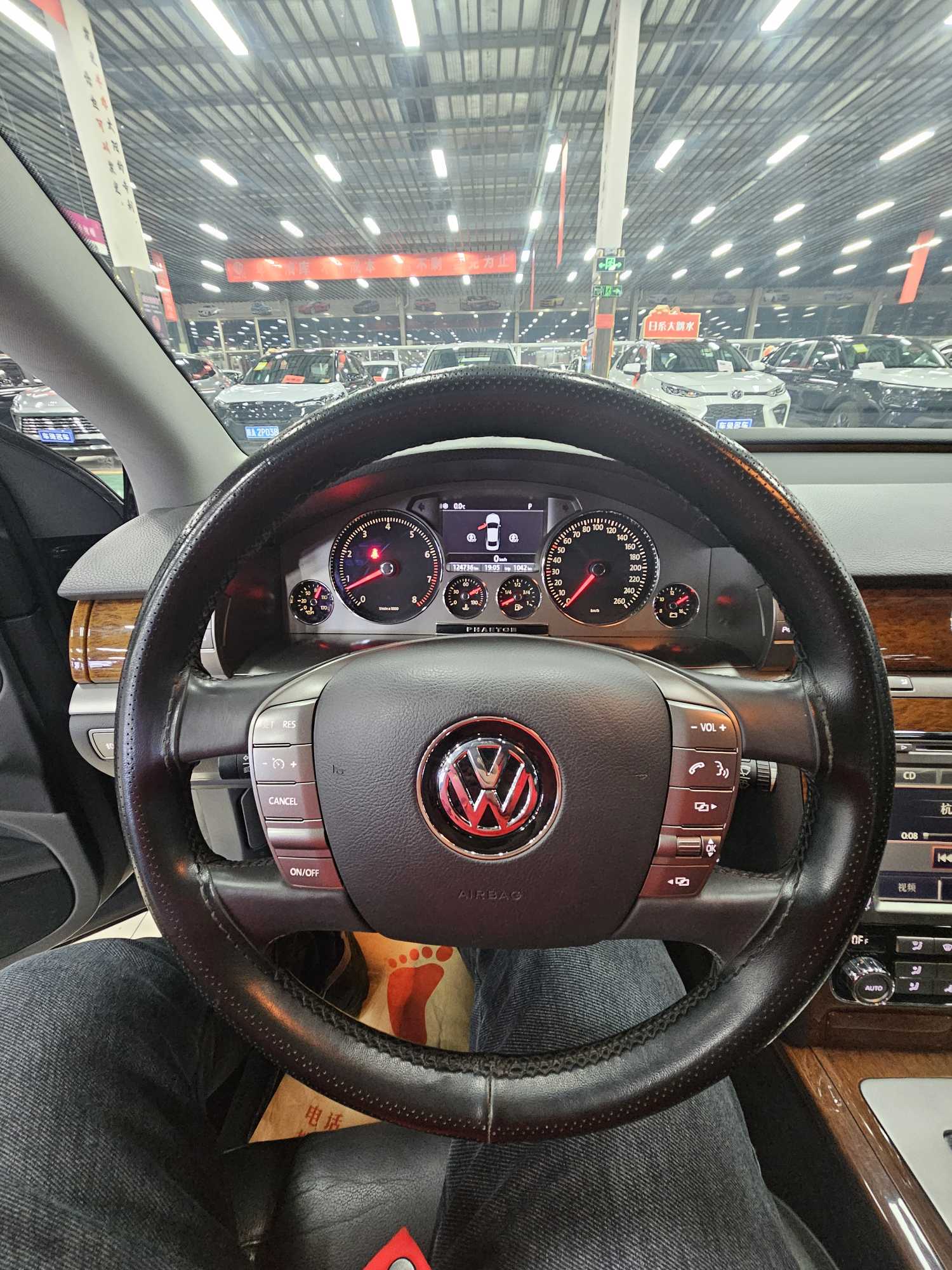 Volkswagen Pheaton 2012 immagine di auto #13