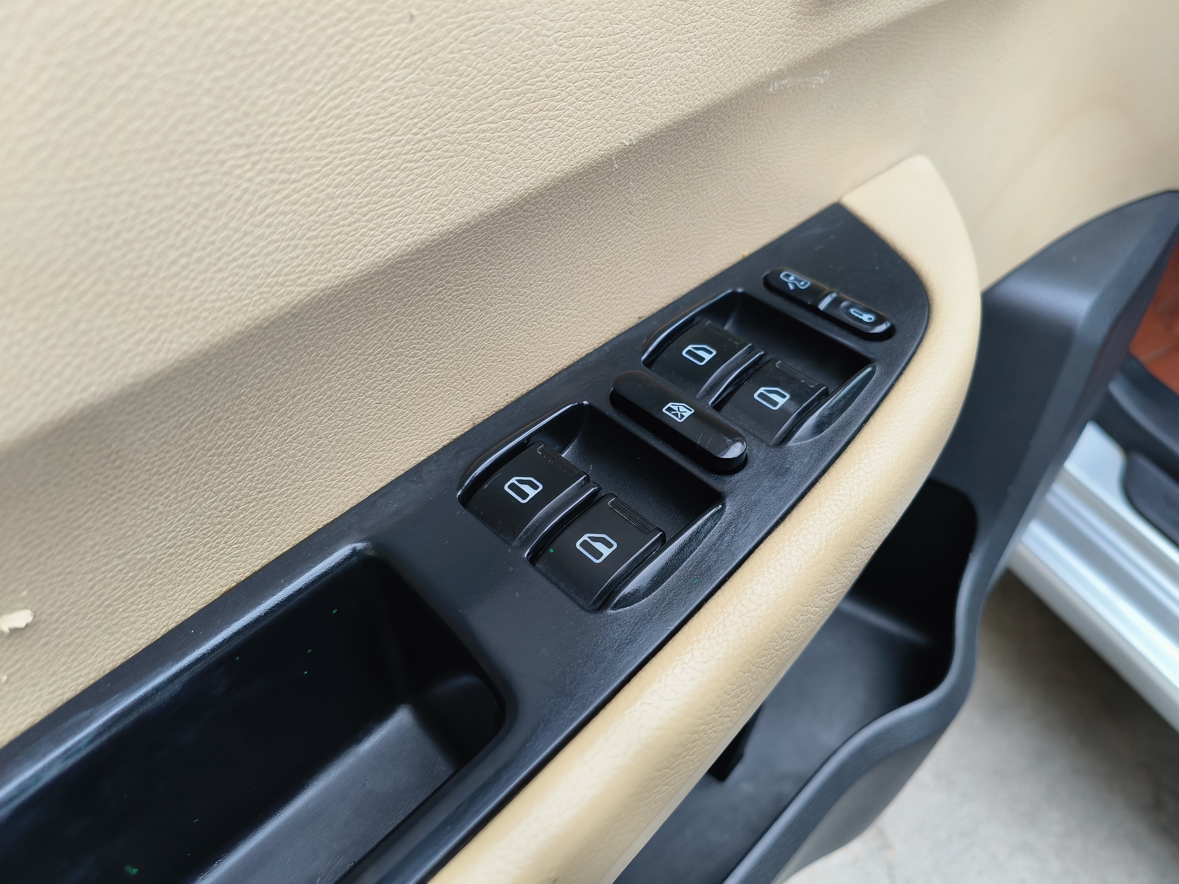 Chery E5 2015 изображение автомобиля #13