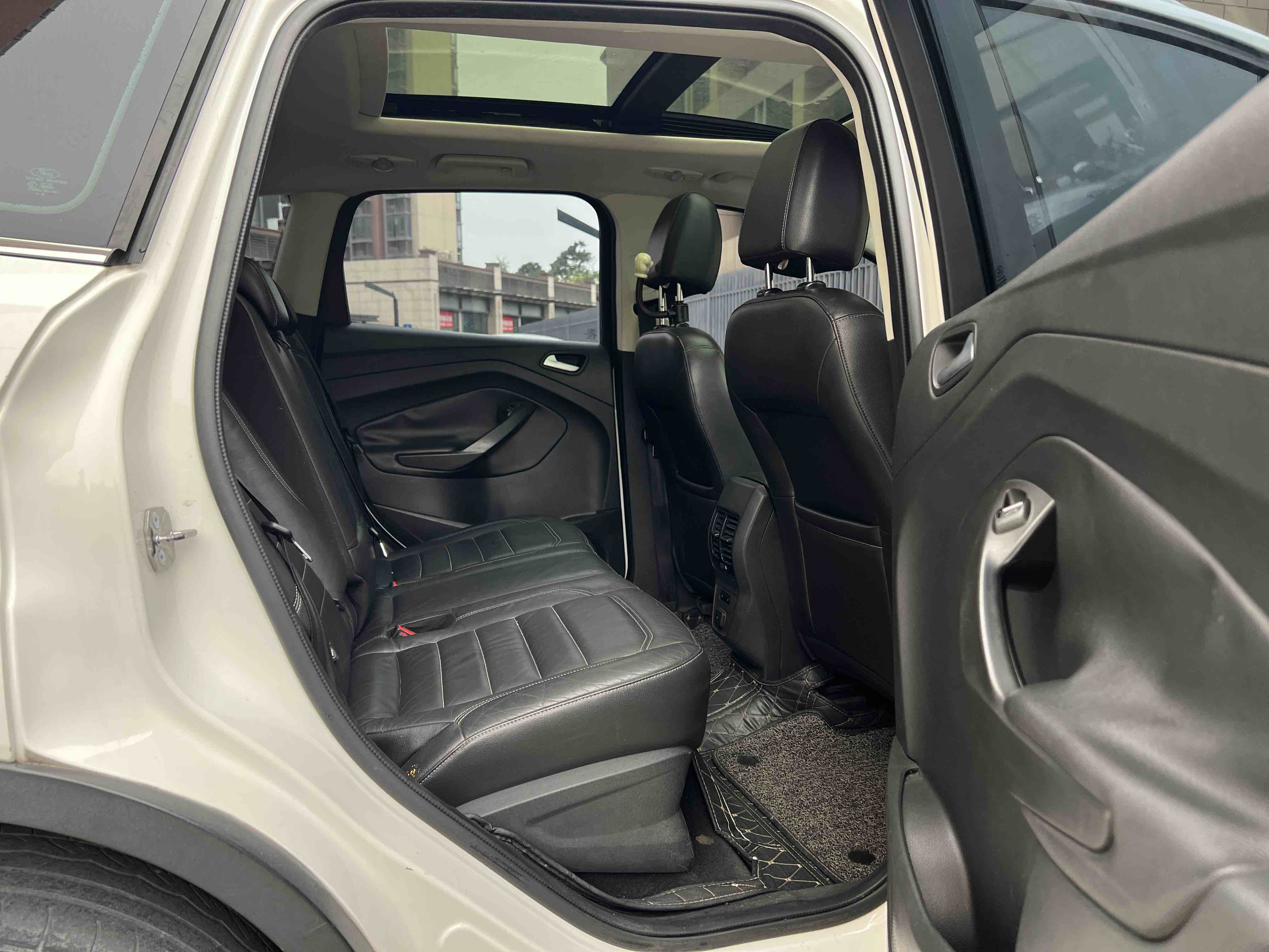 Ford Kuga 2017 car image #13