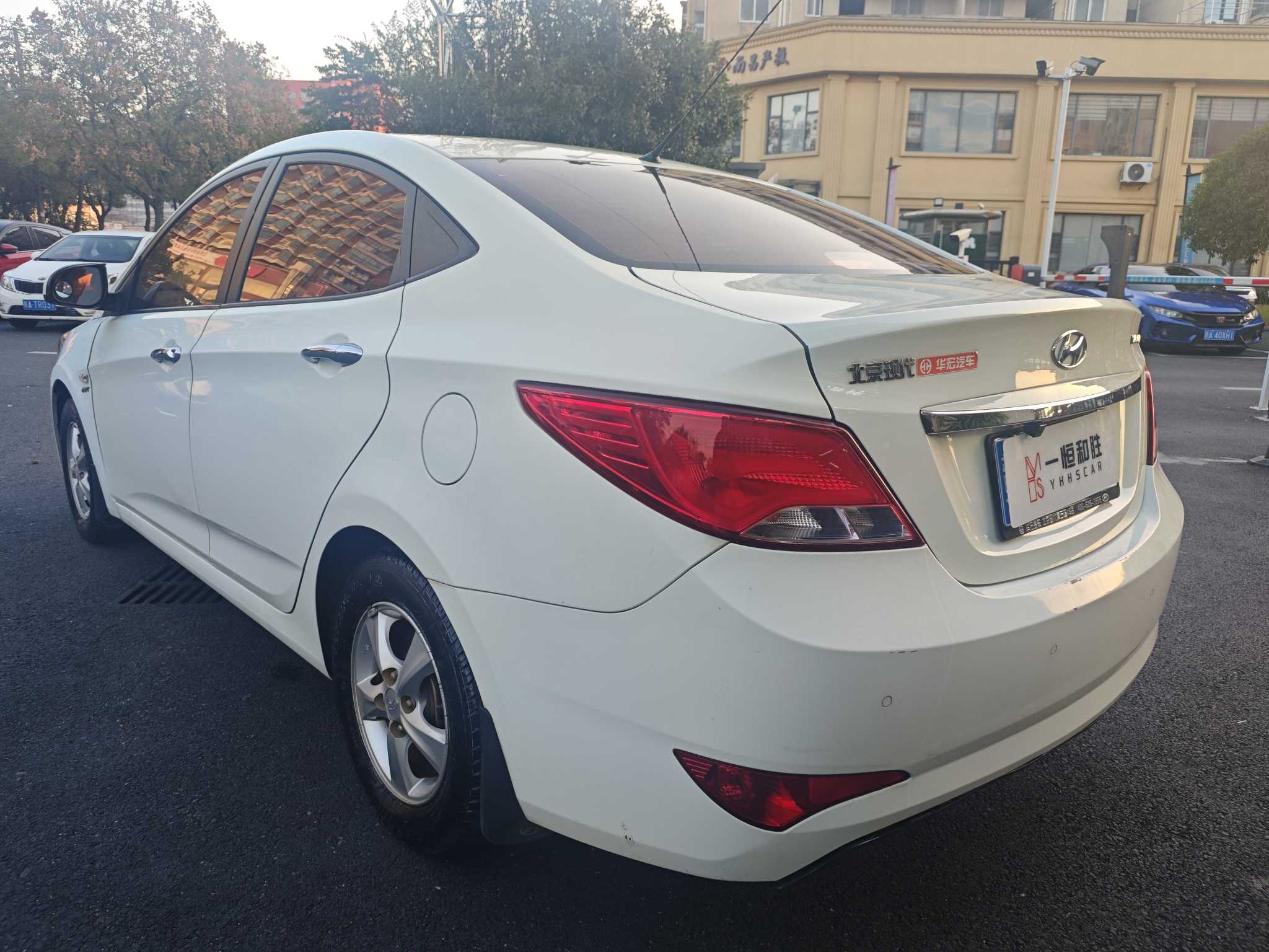 Hyundai Reina 2016 imagem de carro #13