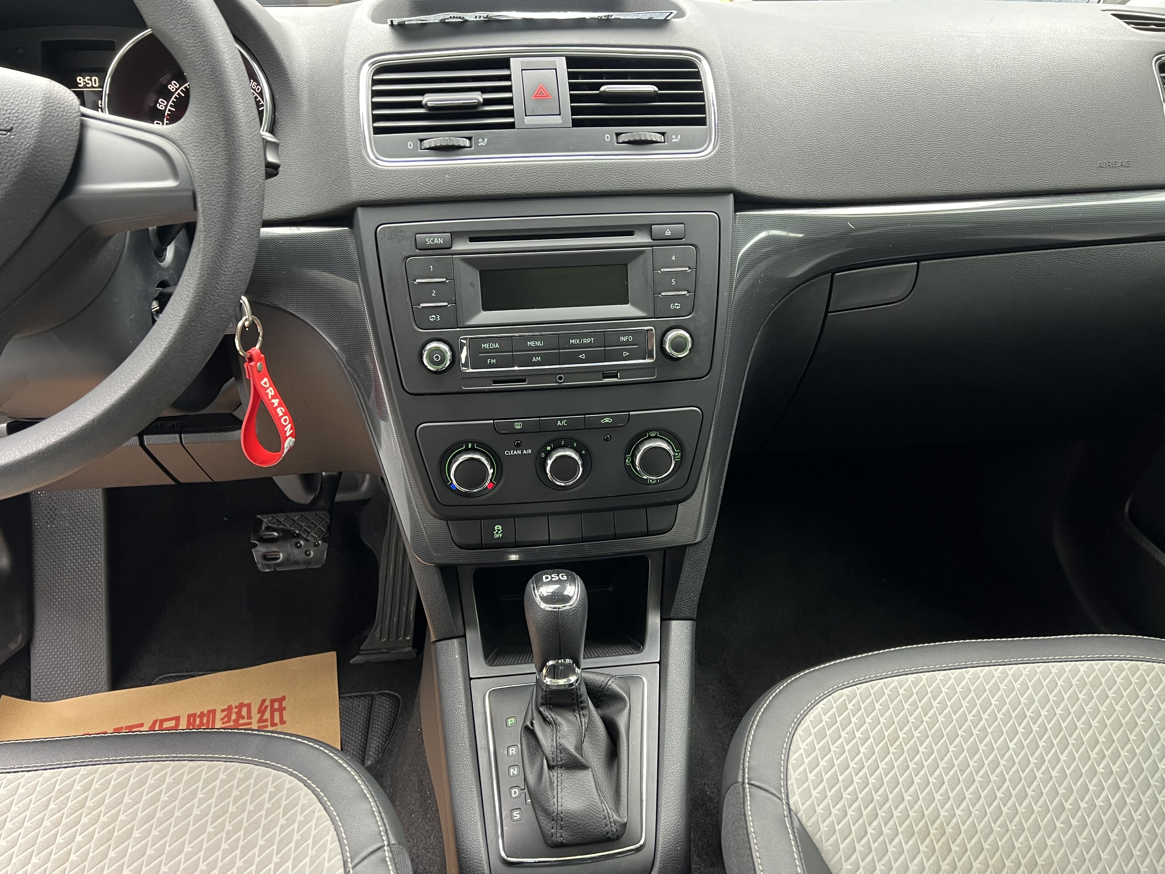 Skoda Yeti 2018 imagen de coche #13