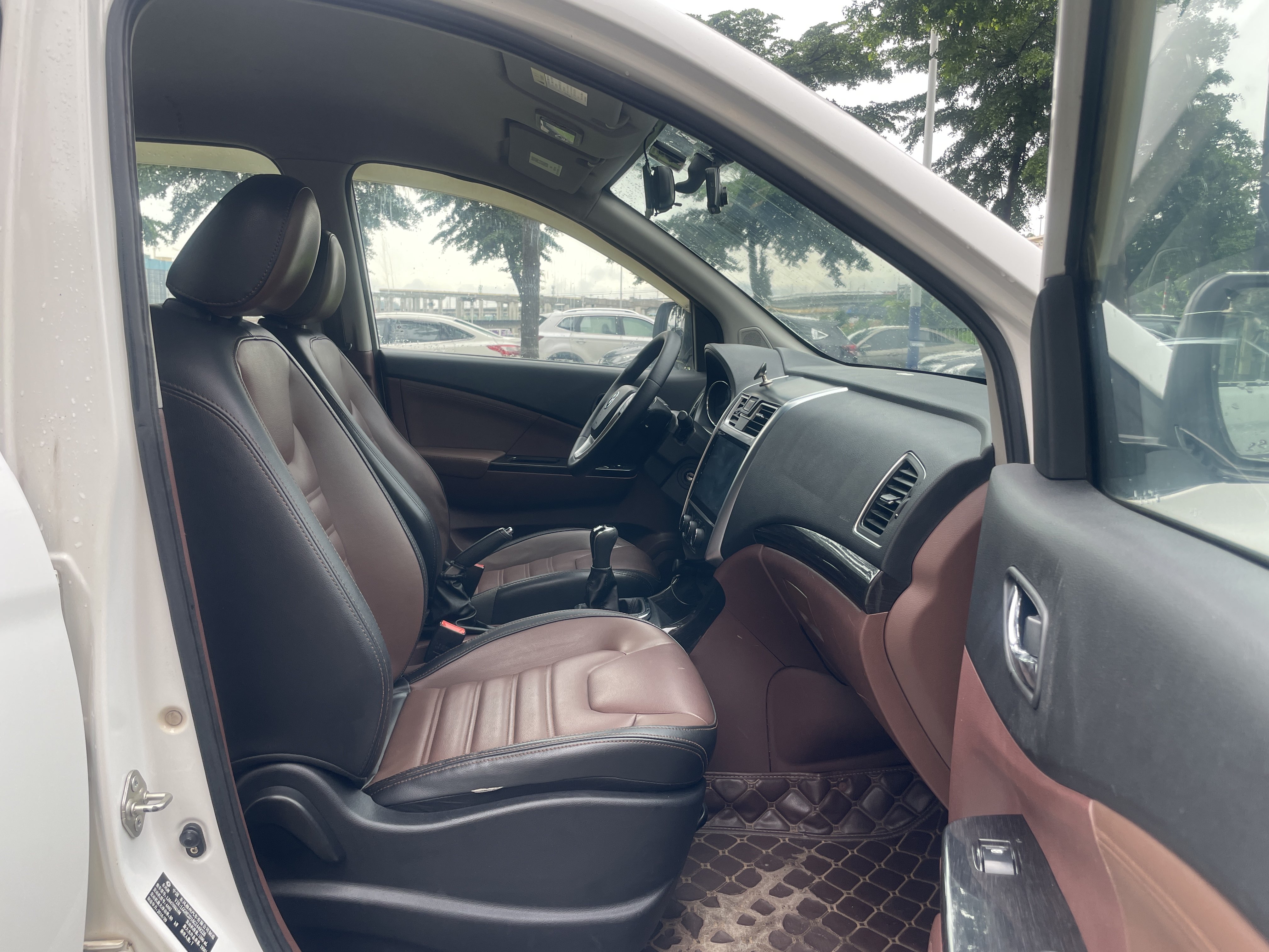 Forthing SX6 2016 car image #13