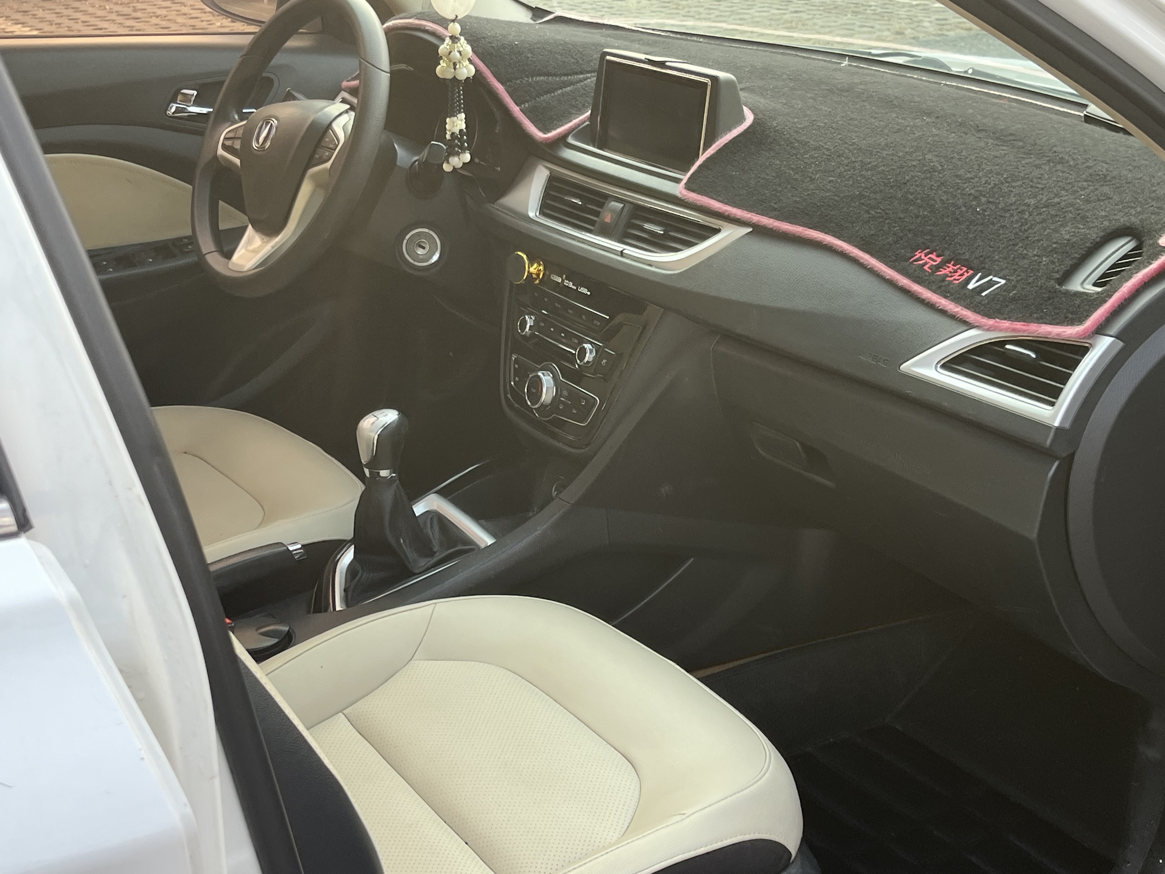 Changan Alsvin V7 2016 car image #13