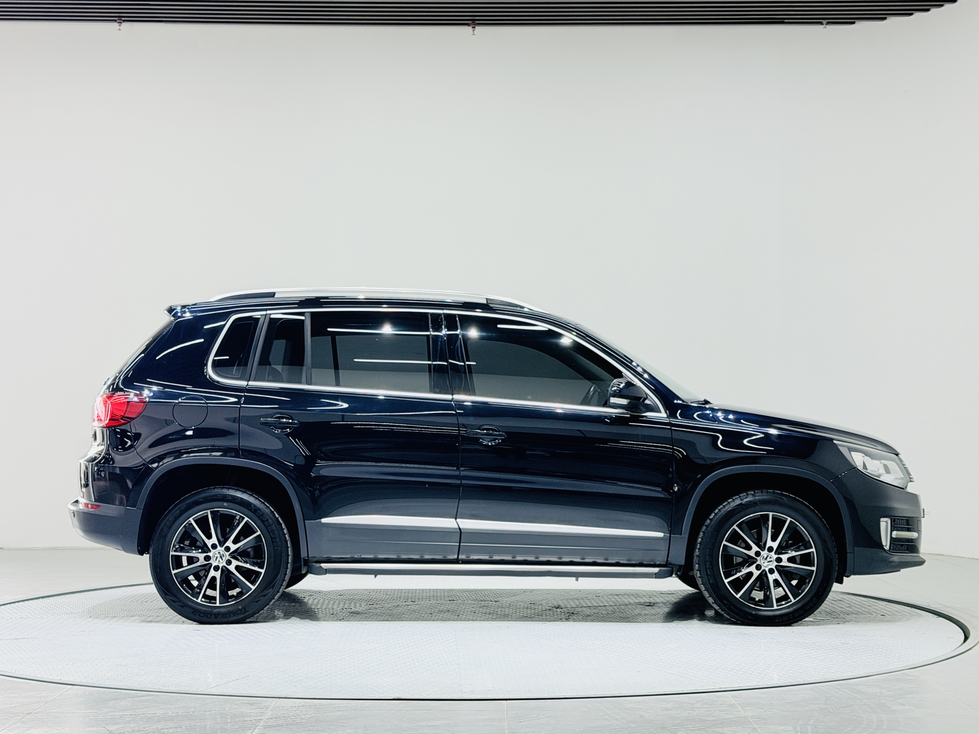 Volkswagen Tiguan 2014 car image #13