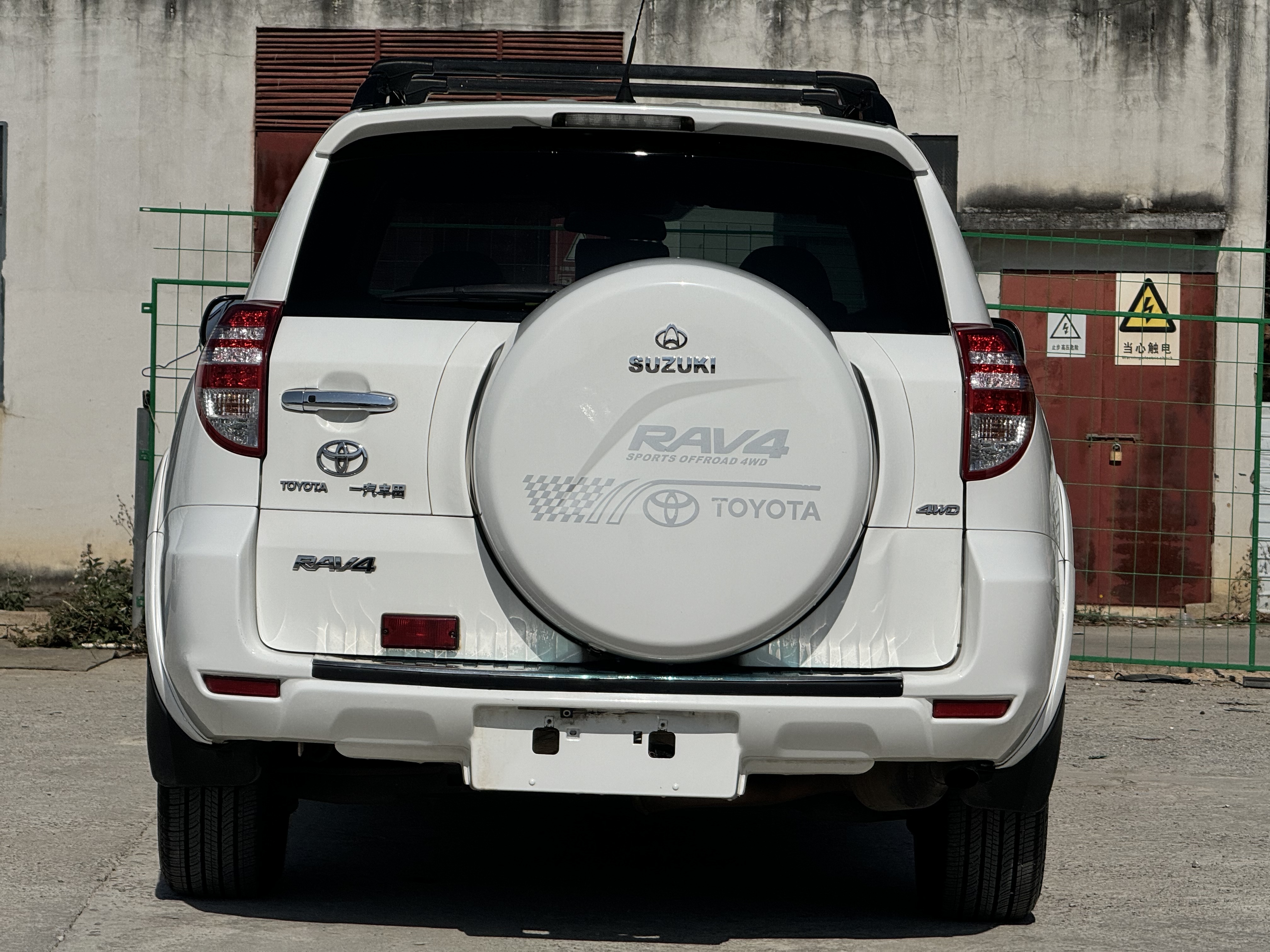 Toyota RAV4 2010 car image #13