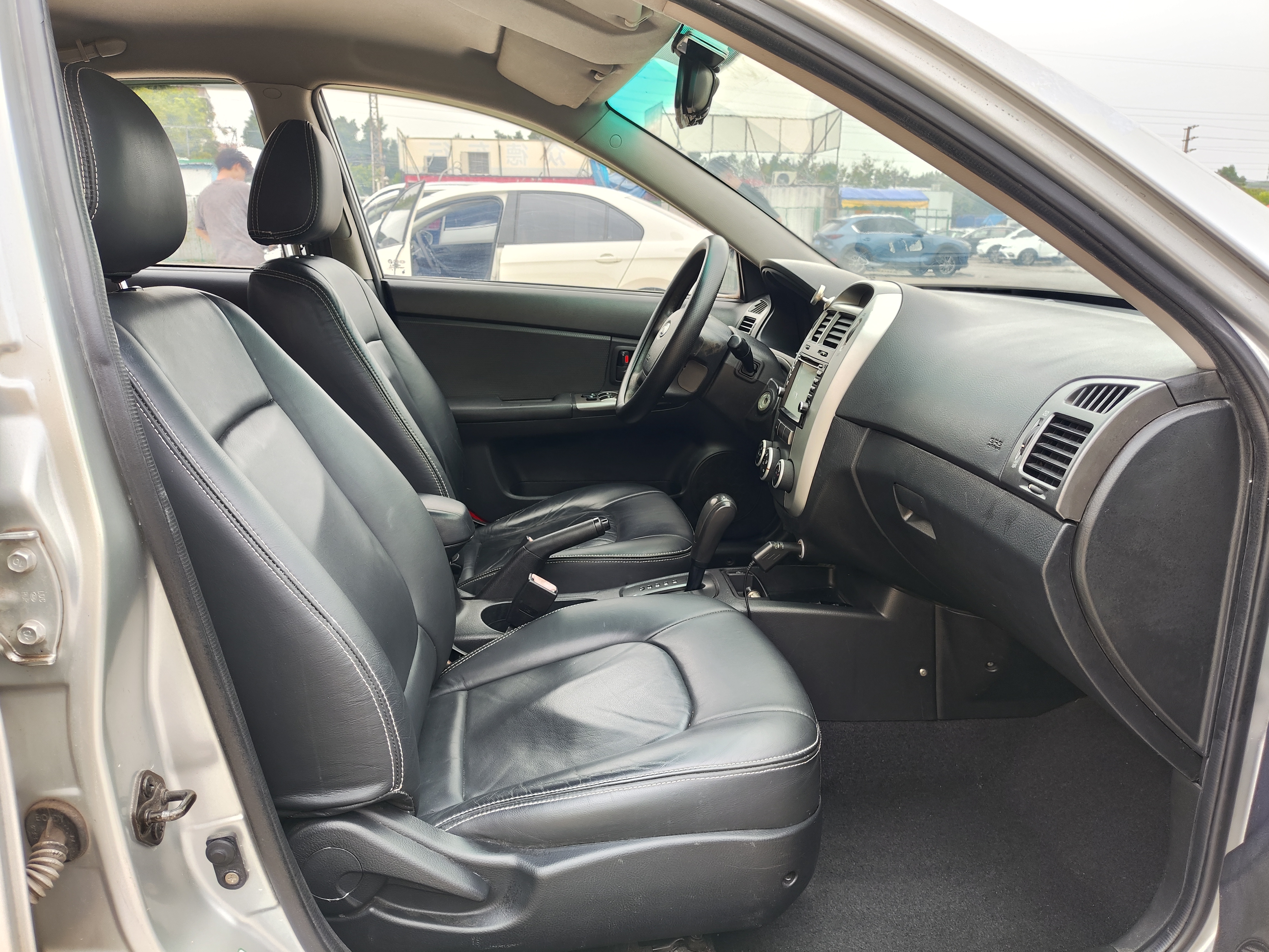 Kia Cerato 2010 imagen de coche #13