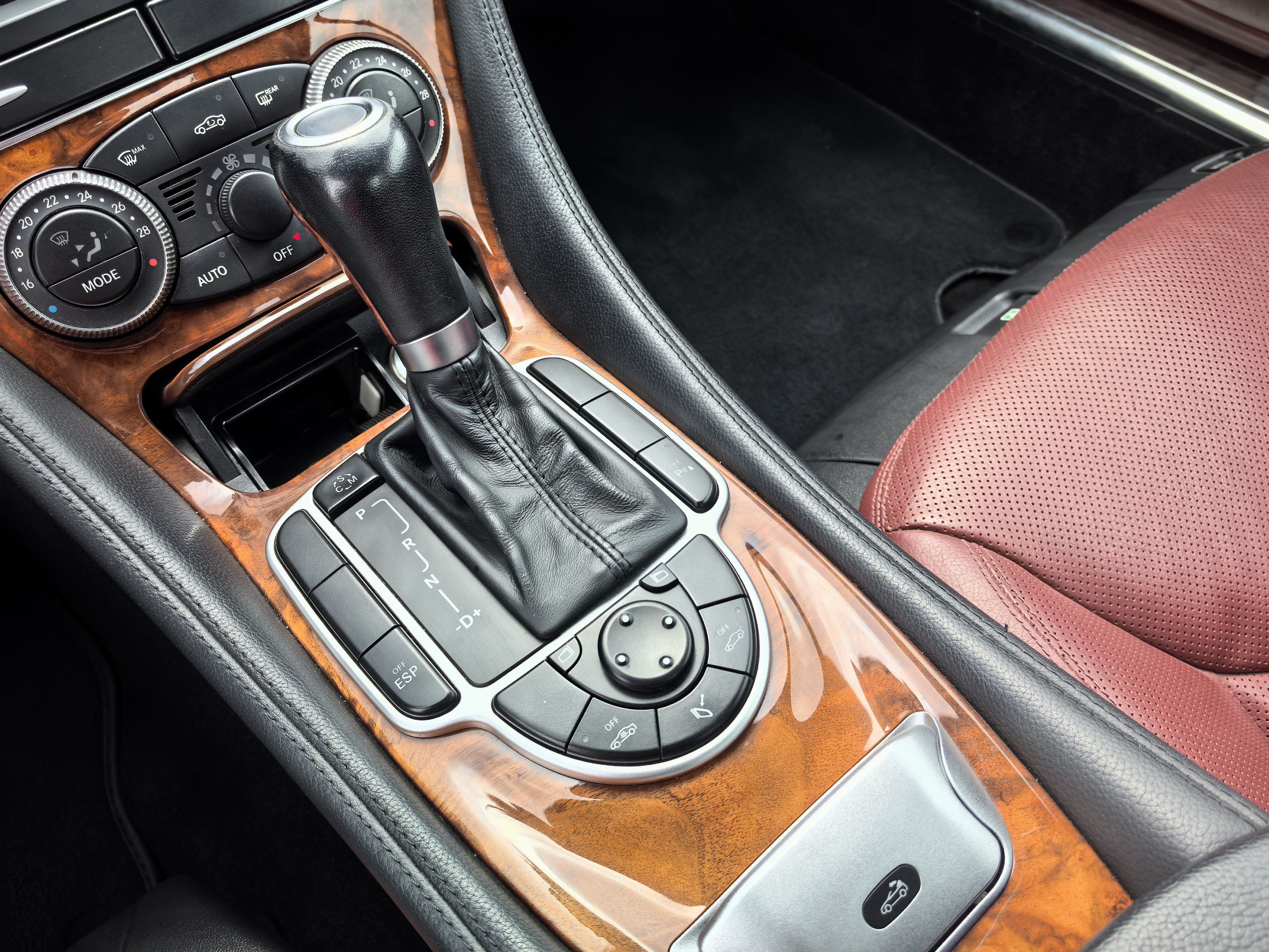 Mercedes-Benz SL Class 2010 car image #13