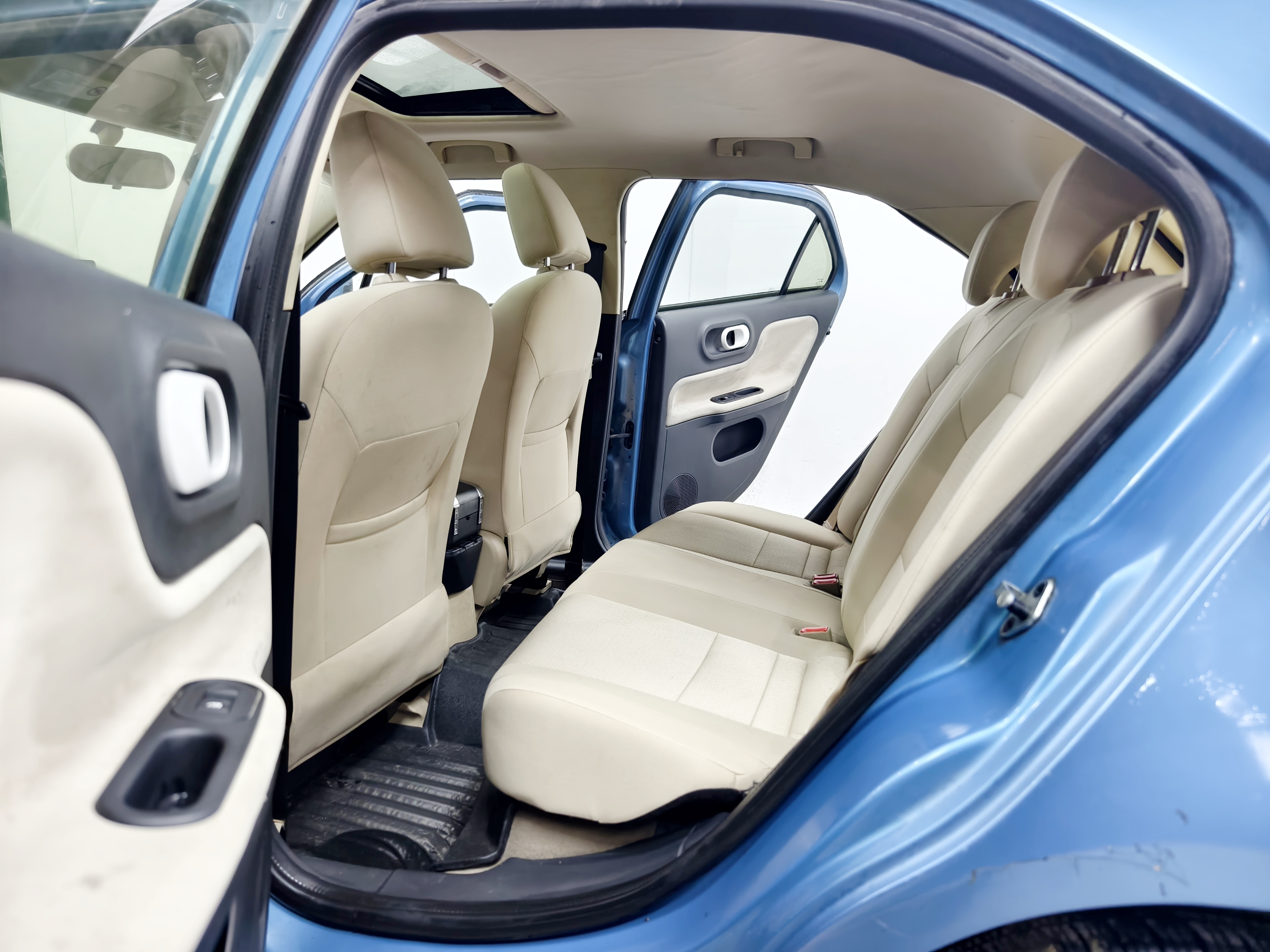 MG 3 2011 car image #13